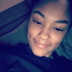 Meet your Posher, Corynthia